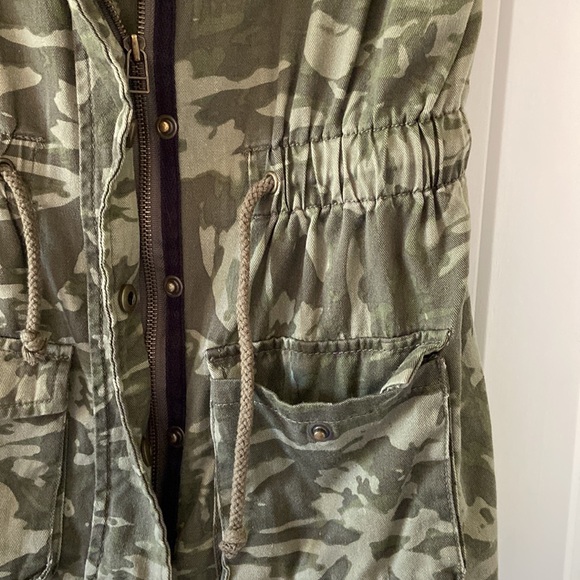 Decree Camouflage Vest Small - Picture 3 of 3